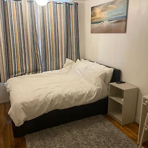 Two Bedroom Flat In Greenwich Near The 02 London