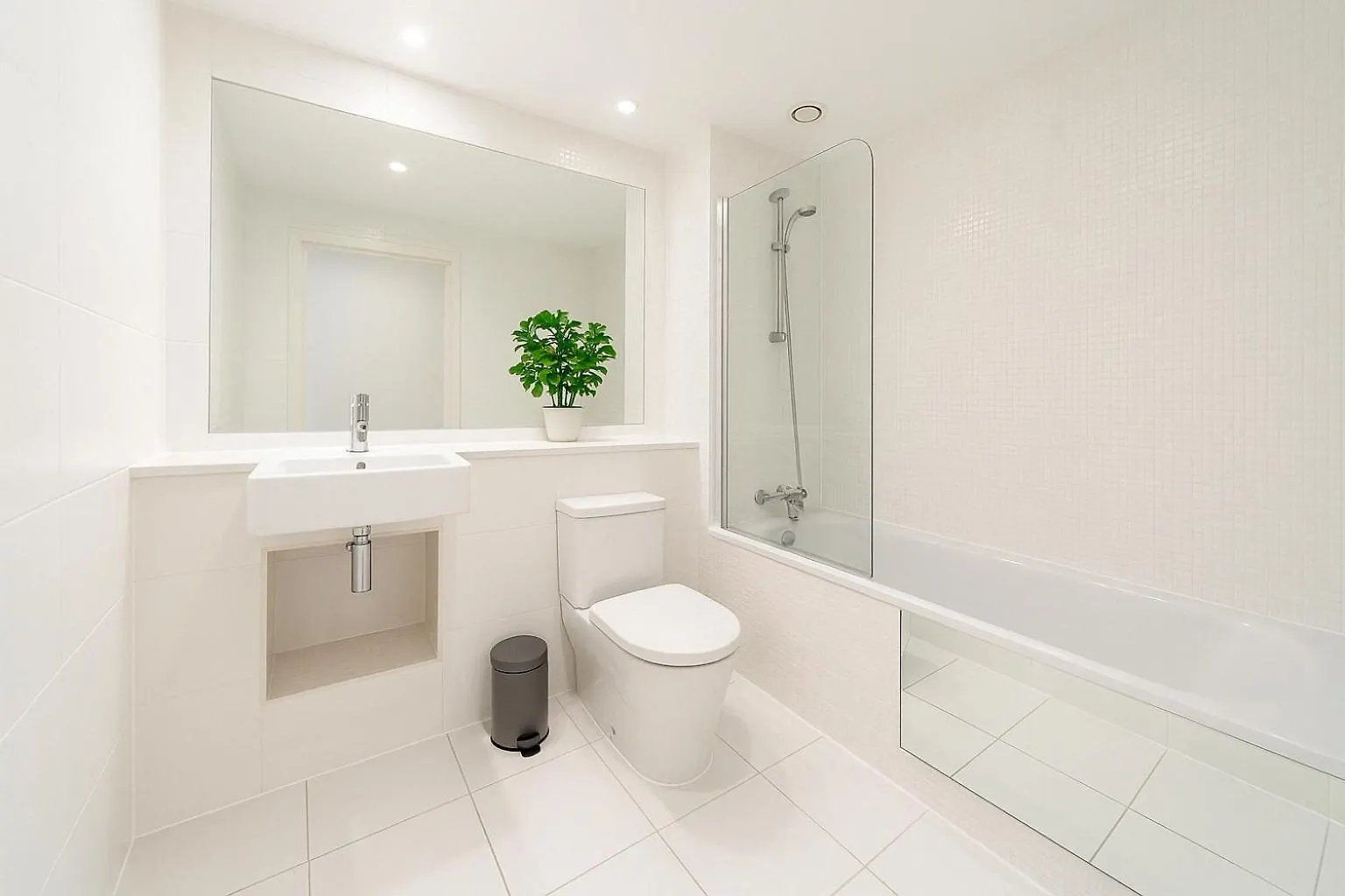 Stylish 1-Bed Flat In Greenwich - Steps From Dlr & City Views London