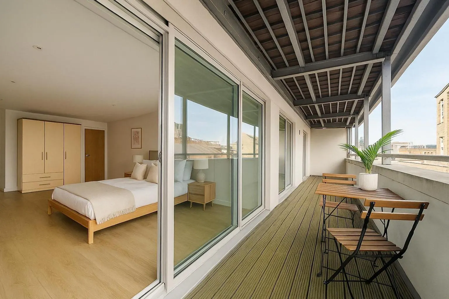 Stylish 1-Bed Flat In Greenwich - Steps From Dlr & City Views London Apartment