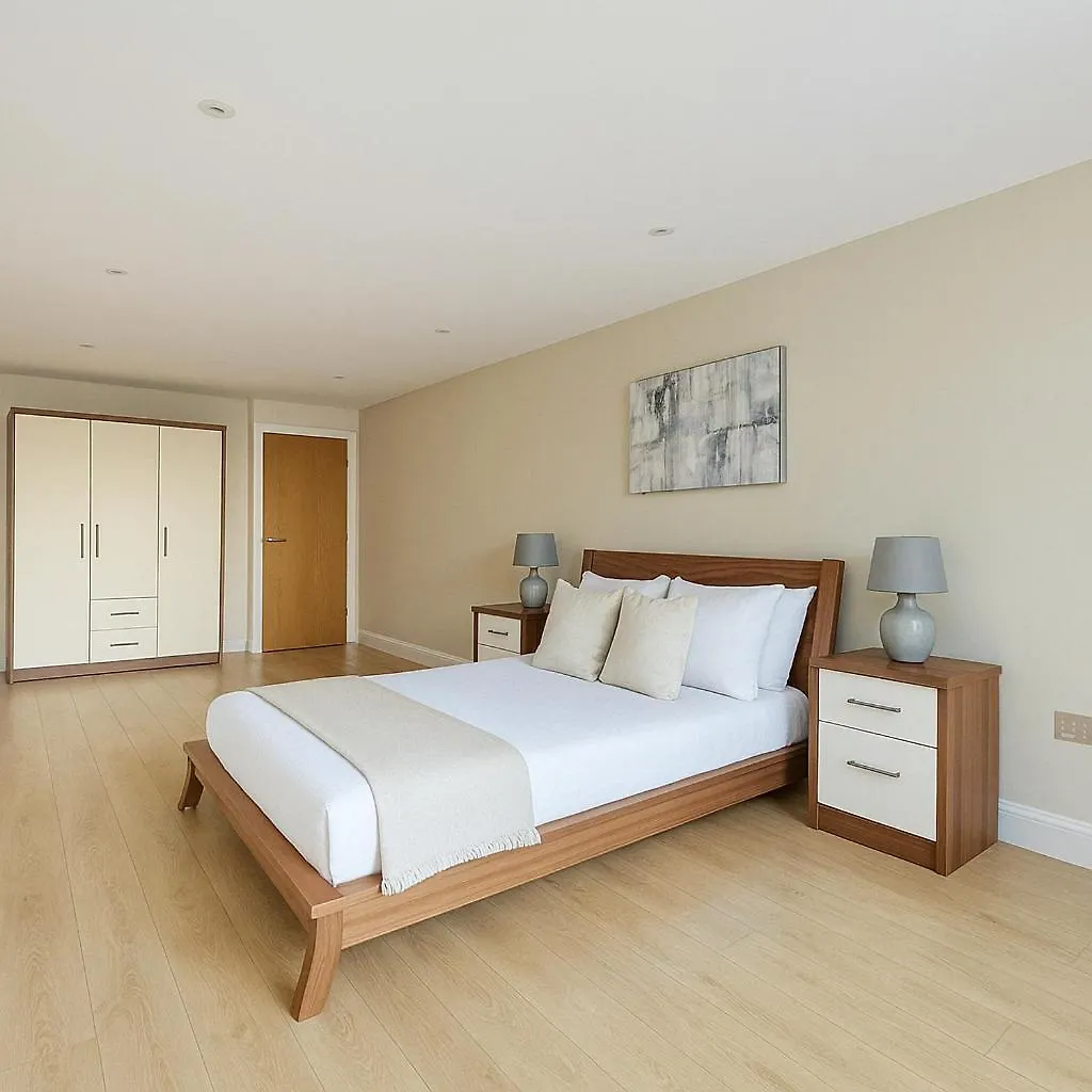 Stylish 1-Bed Flat In Greenwich - Steps From Dlr & City Views London 0*,