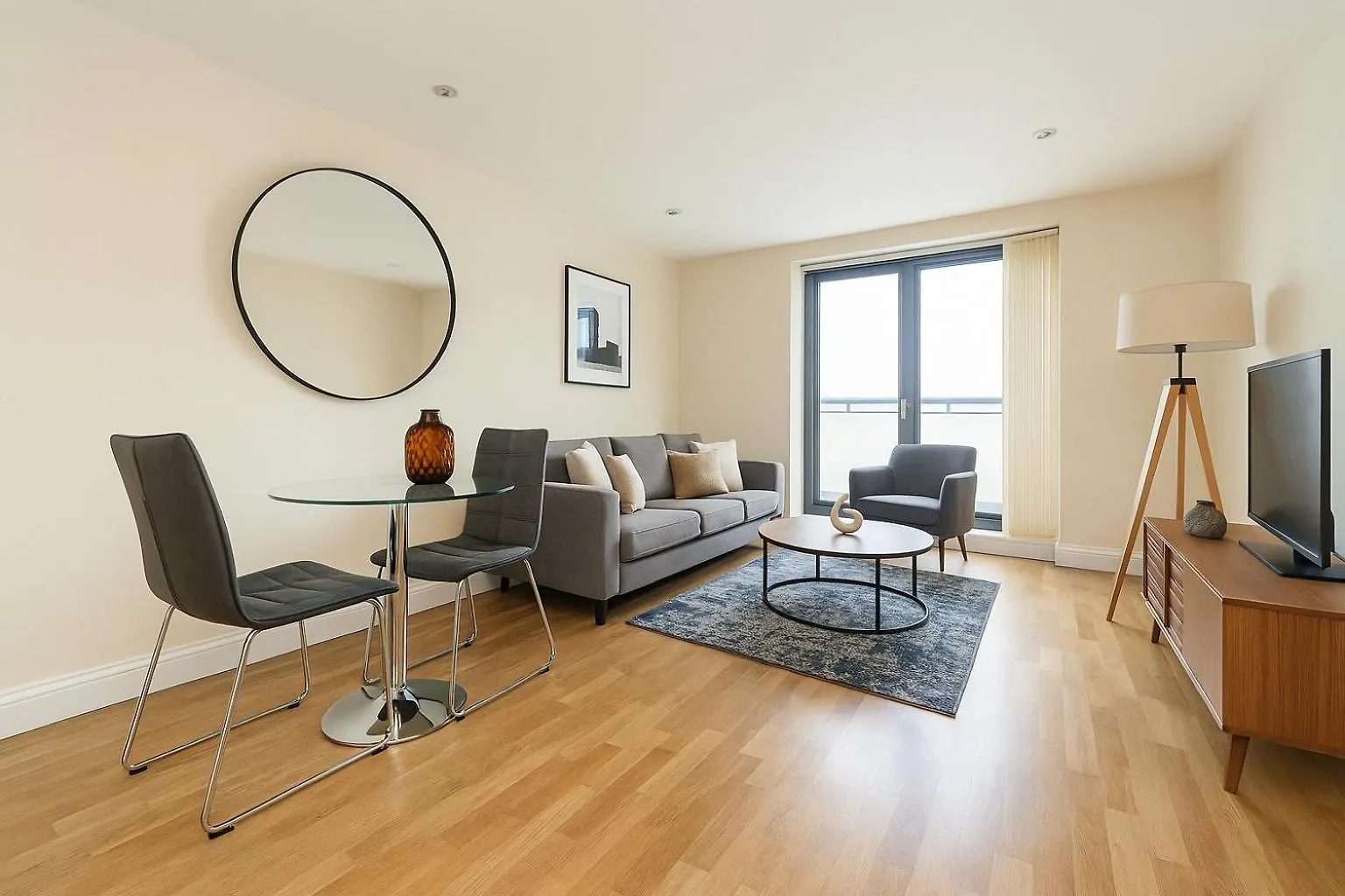 Stylish 1-Bed Flat In Greenwich - Steps From Dlr & City Views London